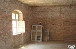 Spatiu 250 mp, S+D+P pretabil: pub, bistro, restaurant. Imobil cu potential!