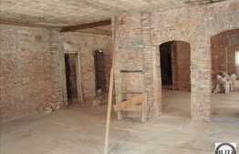 Spatiu 250 mp, S+D+P pretabil: pub, bistro, restaurant. Imobil cu potential!