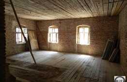 Spatiu 250 mp, S+D+P pretabil: pub, bistro, restaurant. Imobil cu potential!