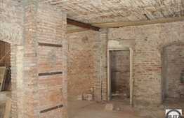 Spatiu 250 mp, S+D+P pretabil: pub, bistro, restaurant. Imobil cu potential!