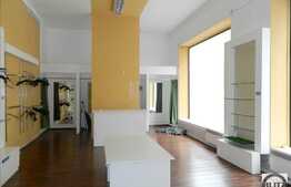 Spatiu comercial ultracentral, cu vitrina 5 ml! Zona magazinului Central!