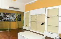 Spatiu comercial ultracentral, cu vitrina 5 ml! Zona magazinului Central!