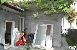 Spatiu comercial la casa, de vanzare, 70 mp, intrare din 2 strazi