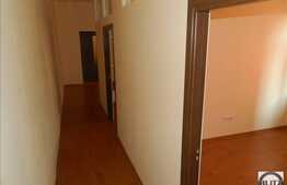 Spatiu comercial ultracentral polivalent, 268 mp utili, cu 10 locuri de parcare!