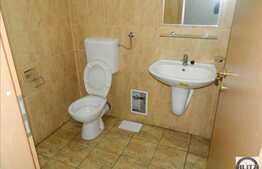 Spatiu comercial in zona cu magazine si trafic pietonal bun! Vitrina 5 ml !