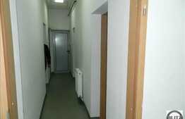 Spatiu comercial in zona cu magazine si trafic pietonal bun! Vitrina 5 ml !