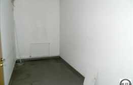 Spatiu comercial in zona cu magazine si trafic pietonal bun! Vitrina 5 ml !