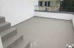 Imobil la strada cu locuri de parcare pentru sediu companie