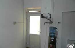 Spatiu cu acces din strada 135 mp! Vitrina 4 m!