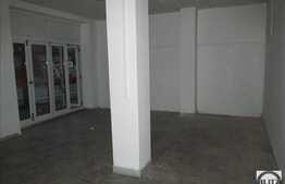 Spatiu comercial, 120 mp utili, vitrina la strada, zona Piata Karl Leibknecht!