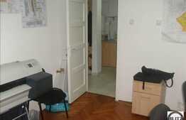 Apartament finisat, mobilat, potrivit pentru studenti sau sediu de firma..