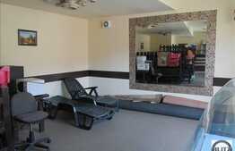 Spatiu comercial de inchiriat, 90 mp utili, terasa de 200 mp, zona OMV Marasti