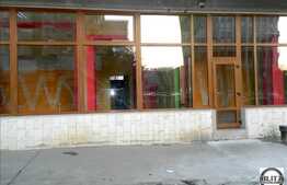 Spatiu comercial 40 mp, cu vitrina de 2.5 m la straduta cu vad pietonal bun