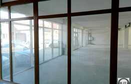 217 mp spatiu comercial cu vitrina de 18 ml la strada zona cu vad