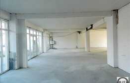 217 mp spatiu comercial cu vitrina de 18 ml la strada zona cu vad