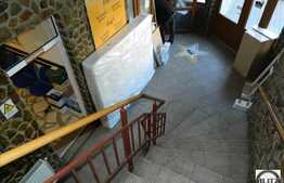 Spatiu 700 mp de inchiriat P+2E+M, imobil nou, 5 parcari, A.C, acces din strada