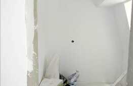 Apartament de vanzare cu 3 camere, decomandat, garaj inclus in pret.