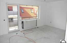 Apartament de vanzare cu 3 camere, decomandat, garaj inclus in pret.