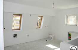 Apartament de vanzare cu 3 camere, decomandat, garaj inclus in pret.