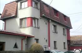 Pensiune plus casa de locuit, 580 mp utili, multiple posibilitati de exploatare!