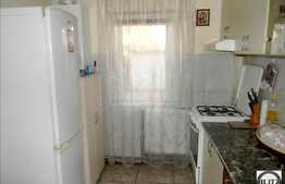 Vanzare apartament 2 camere, 48 mp utili, zona Hateg, cu 2 boxe la subsol