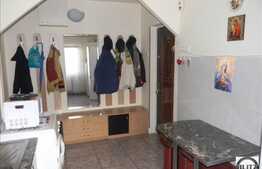 Vanzare apartament 2 camere, 48 mp utili, zona Hateg, cu 2 boxe la subsol