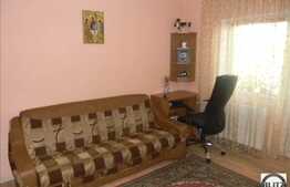 Vanzare apartament 2 camere, 48 mp utili, zona Hateg, cu 2 boxe la subsol