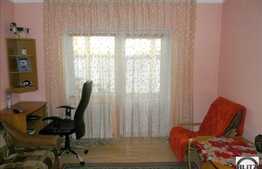 Vanzare apartament 2 camere, 48 mp utili, zona Hateg, cu 2 boxe la subsol