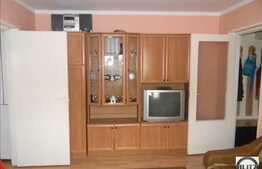 Vanzare apartament 2 camere, 48 mp utili, zona Hateg, cu 2 boxe la subsol
