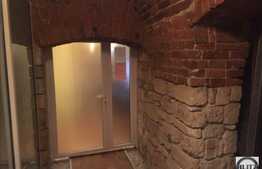 Imobil finisat, 300 mp, in Piata Muzeului, cu potential!