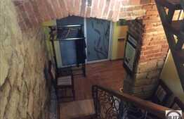 Imobil finisat, 300 mp, in Piata Muzeului, cu potential!