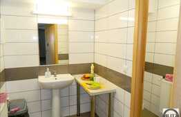 Spatiu integral renovat cu 806 mp utili