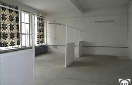 Spatiu din marasti pentru depozitare sau productie usoara. Lift de marfa!