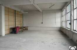 Spatiu din marasti pentru depozitare sau productie usoara. Lift de marfa!