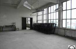 Spatiu din marasti pentru depozitare sau productie usoara. Lift de marfa!