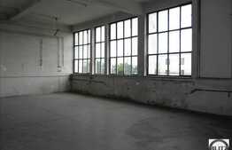 Spatiu din marasti pentru depozitare sau productie usoara. Lift de marfa!