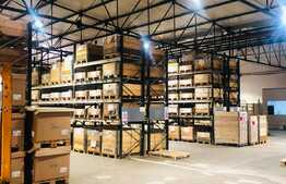 1800 de mp hala cu 300 mp de birouri, acces la 2 rampe