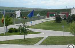 900 mp de platforma betonata si 200 mp hala acoperita! Conditii de top!