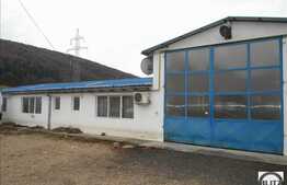 1300 mp spatiu cu 2100 mp de teren in zona Gilau!