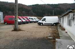 1300 mp spatiu cu 2100 mp de teren in zona Gilau!