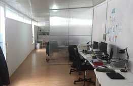 Hala cu birouri, finisata