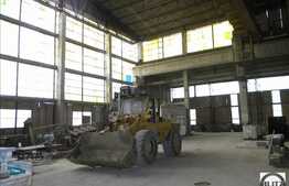 2011 mp cu posibilitate de renovare!