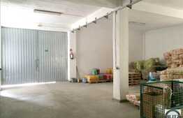 Spatiu industrial 850 mp, plus cladire de birouri 80 mp. Acces tir!