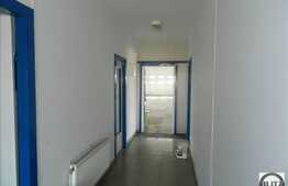 400 mp, Hala, showroom, birouri si un teren 2200 mp betonat. Acces tir