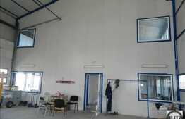 400 mp, Hala, showroom, birouri si un teren 2200 mp betonat. Acces tir