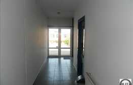 400 mp, Hala, showroom, birouri si un teren 2200 mp betonat. Acces tir