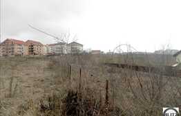 Teren de vanzare 1728 mp, pretabil bloc sau case insiruite