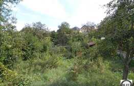 Teren de vazare 400 mp, cu front de 14 ml, zona linistita de case