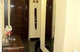 4 camere decomandate, 70 mp in zona hotel Royal. Loc de parcare si boxa incluse