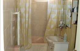 4 camere decomandate, 70 mp in zona hotel Royal. Loc de parcare si boxa incluse